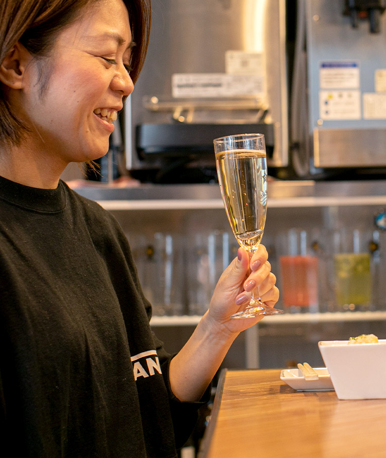 女性一人飲み